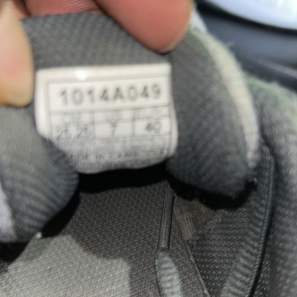 Used ASICS … size 7 - Picture 4 of 4